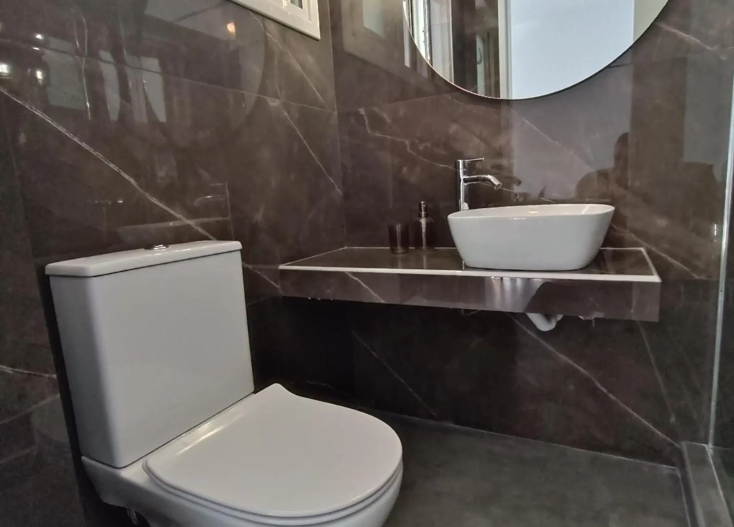 Alexander Apartment 3 스파르티아