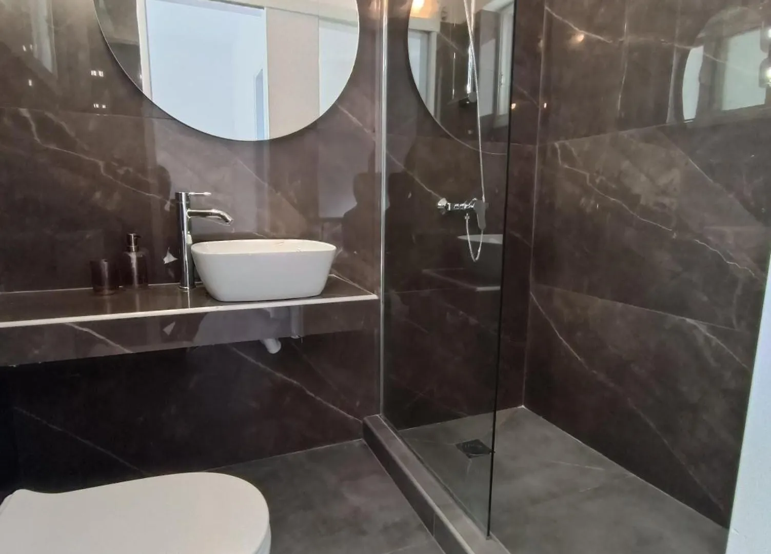 Alexander Apartment 3 스파르티아