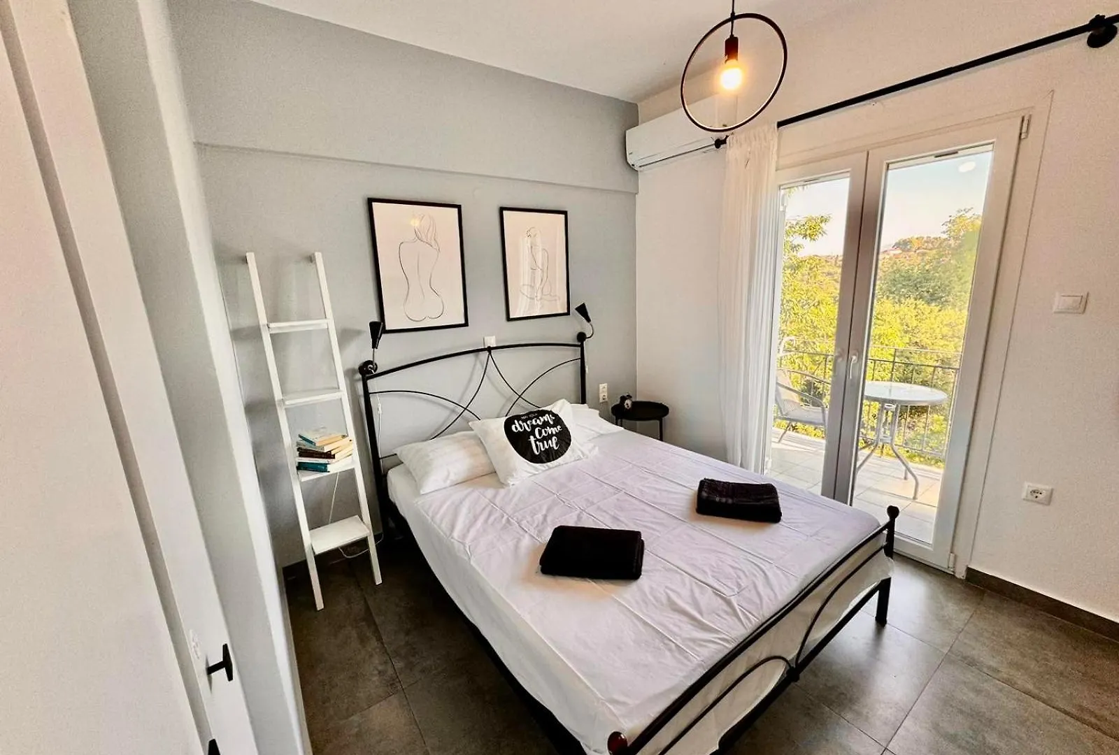 Alexander Apartment 3 스파르티아